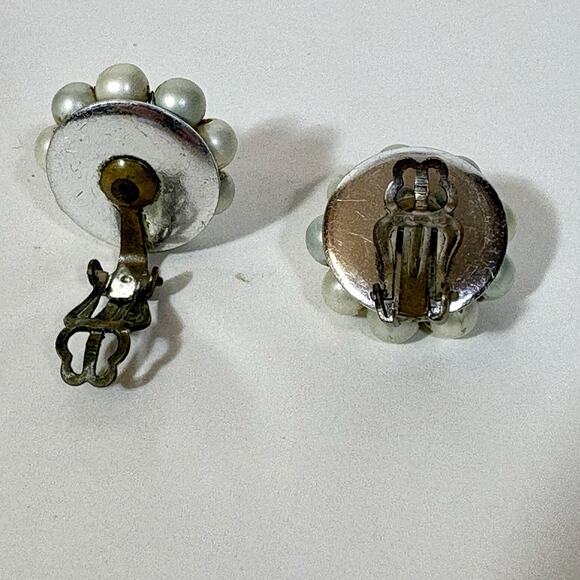 Vintage White Pale Blue Earrings, Orbit Clip On Round Flowers Retro Japan MCM - Picture 7 of 9